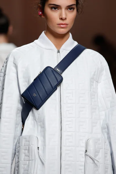 Look 15